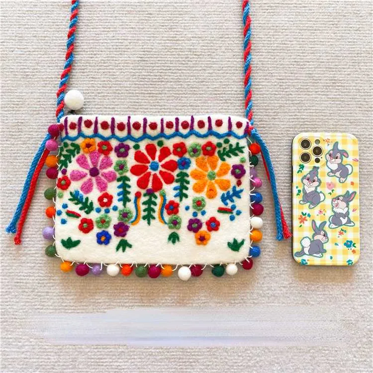 Nepal handmade wool felt floret shoulder bag Messenger bag Mori female mobile phone bag