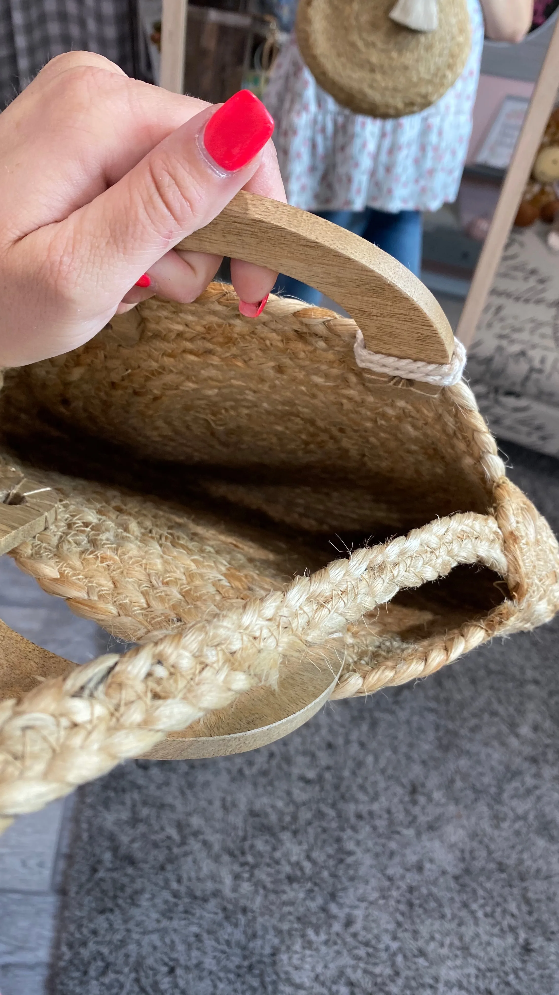 Tahiti Round Jute Clutch