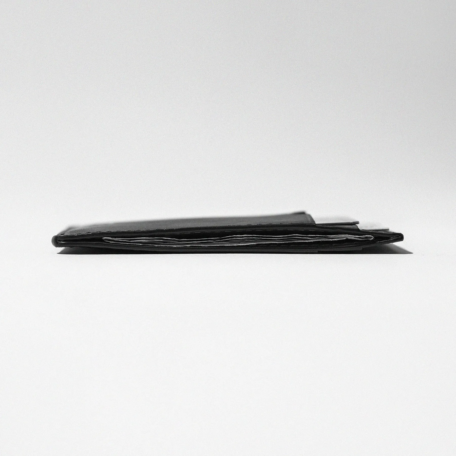 The Minimalist Wallet in Graphite