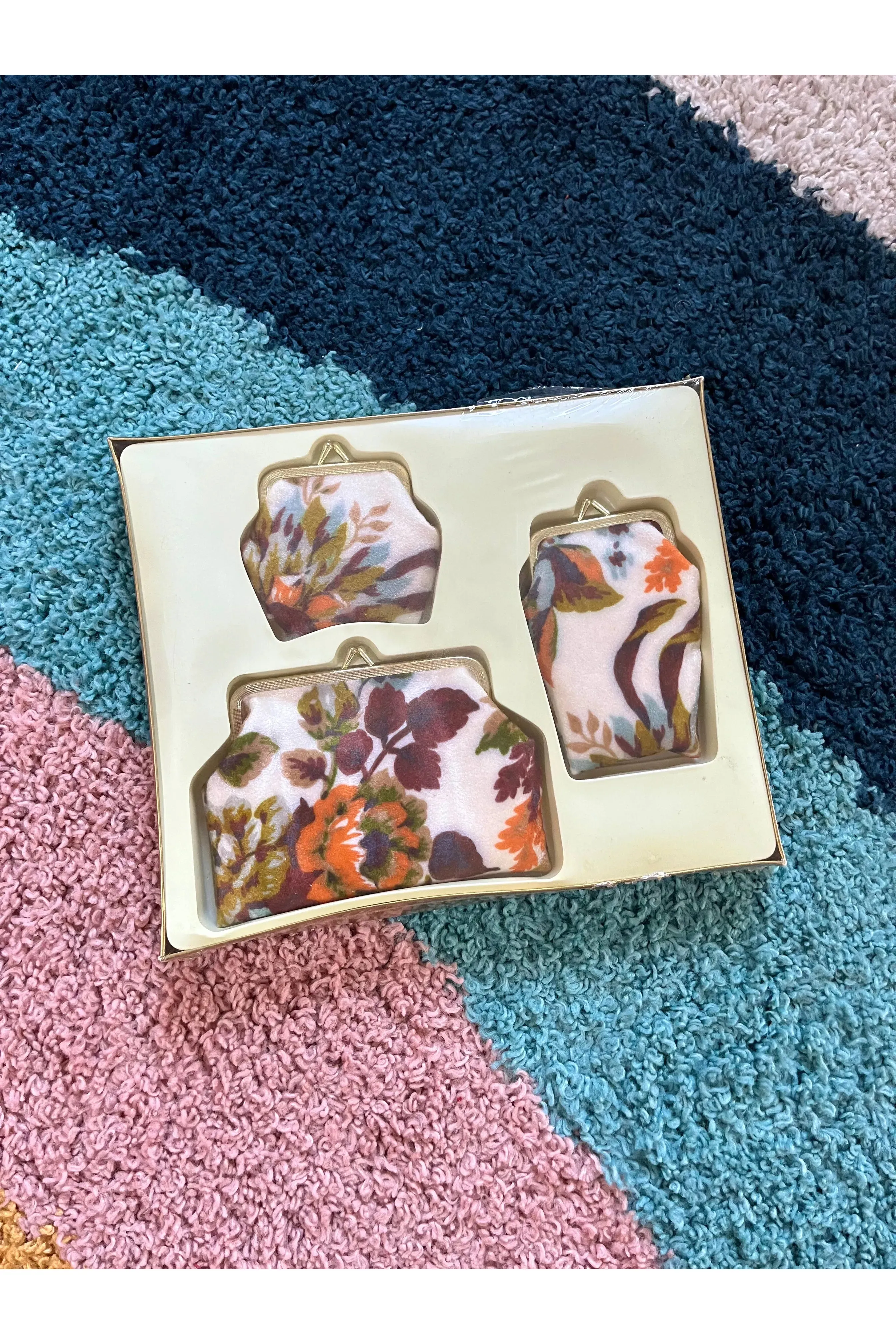 Vintage 70s Deadstock Kiss Lock Purse Gift Set